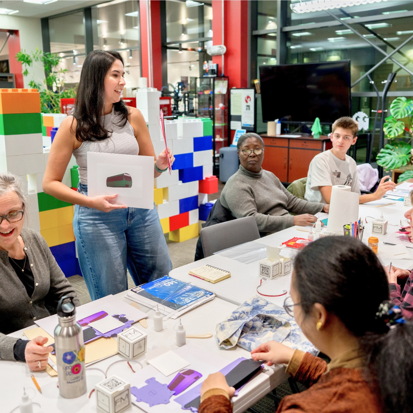 Présentation d’une création pendant un atelier
